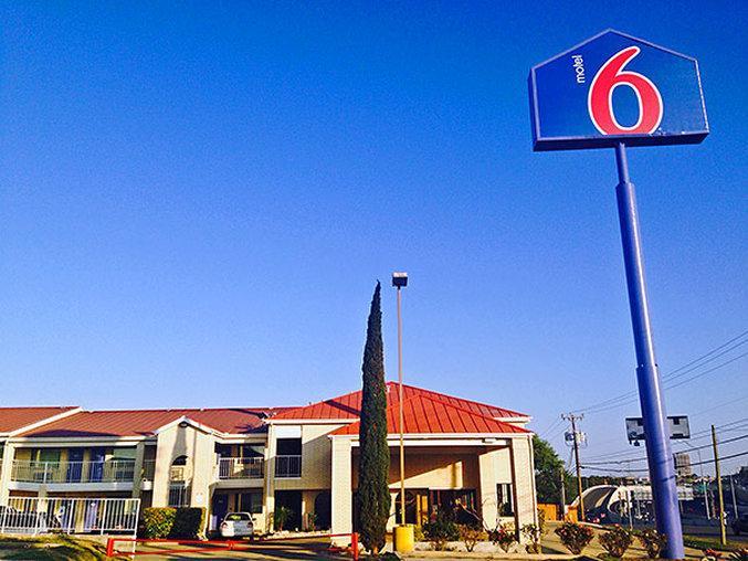 Motel 6-San Antonio, Tx - Fiesta Trails Εξωτερικό φωτογραφία
