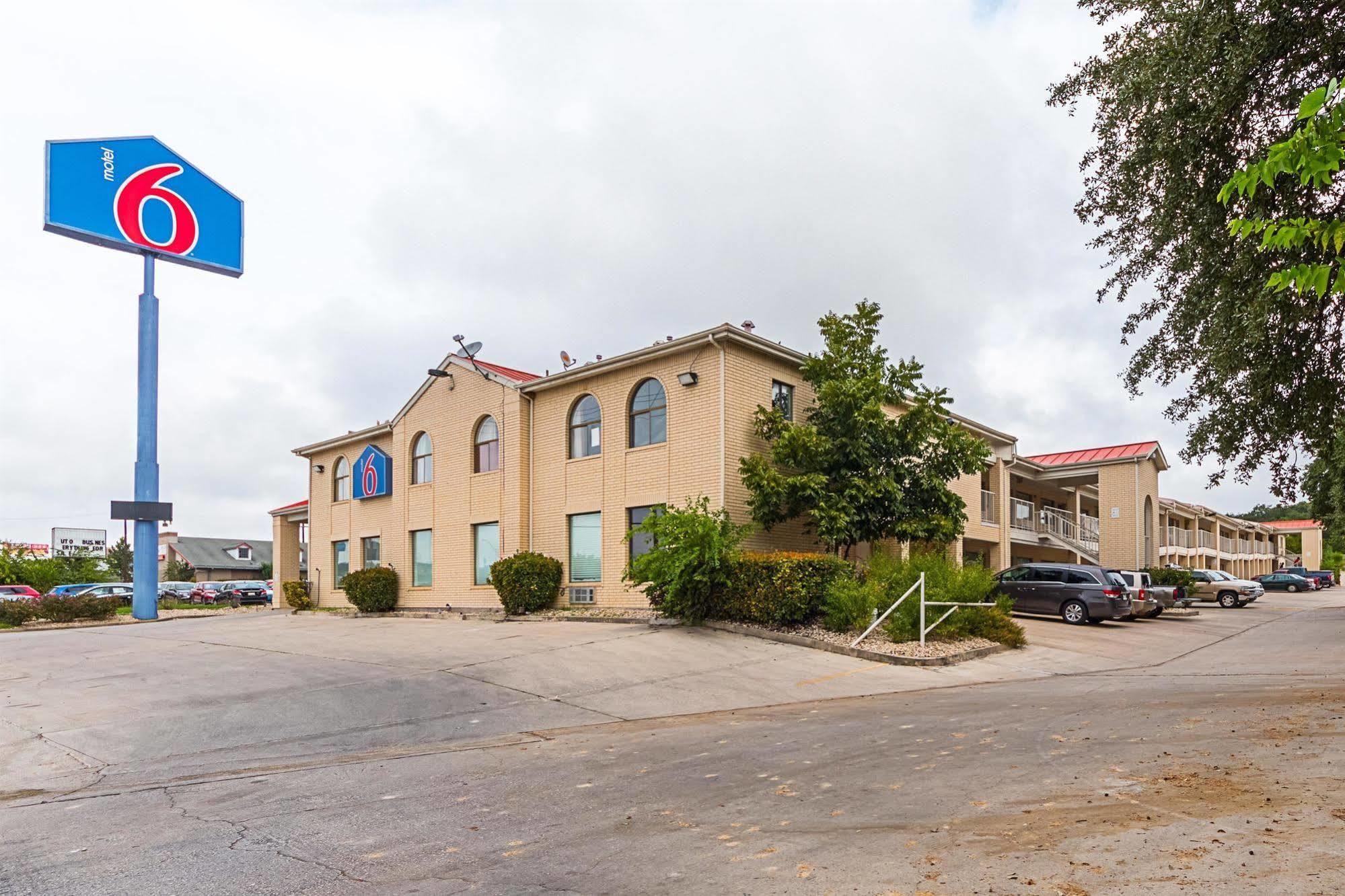 Motel 6-San Antonio, Tx - Fiesta Trails Εξωτερικό φωτογραφία