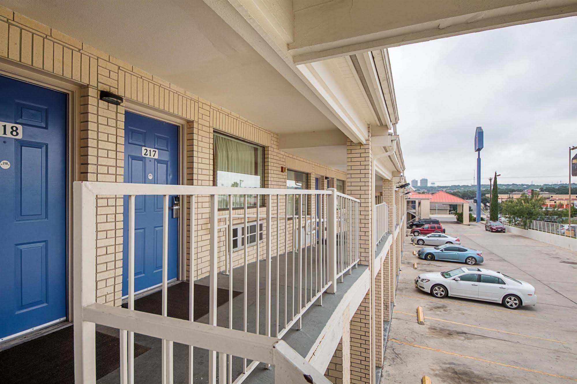 Motel 6-San Antonio, Tx - Fiesta Trails Εξωτερικό φωτογραφία