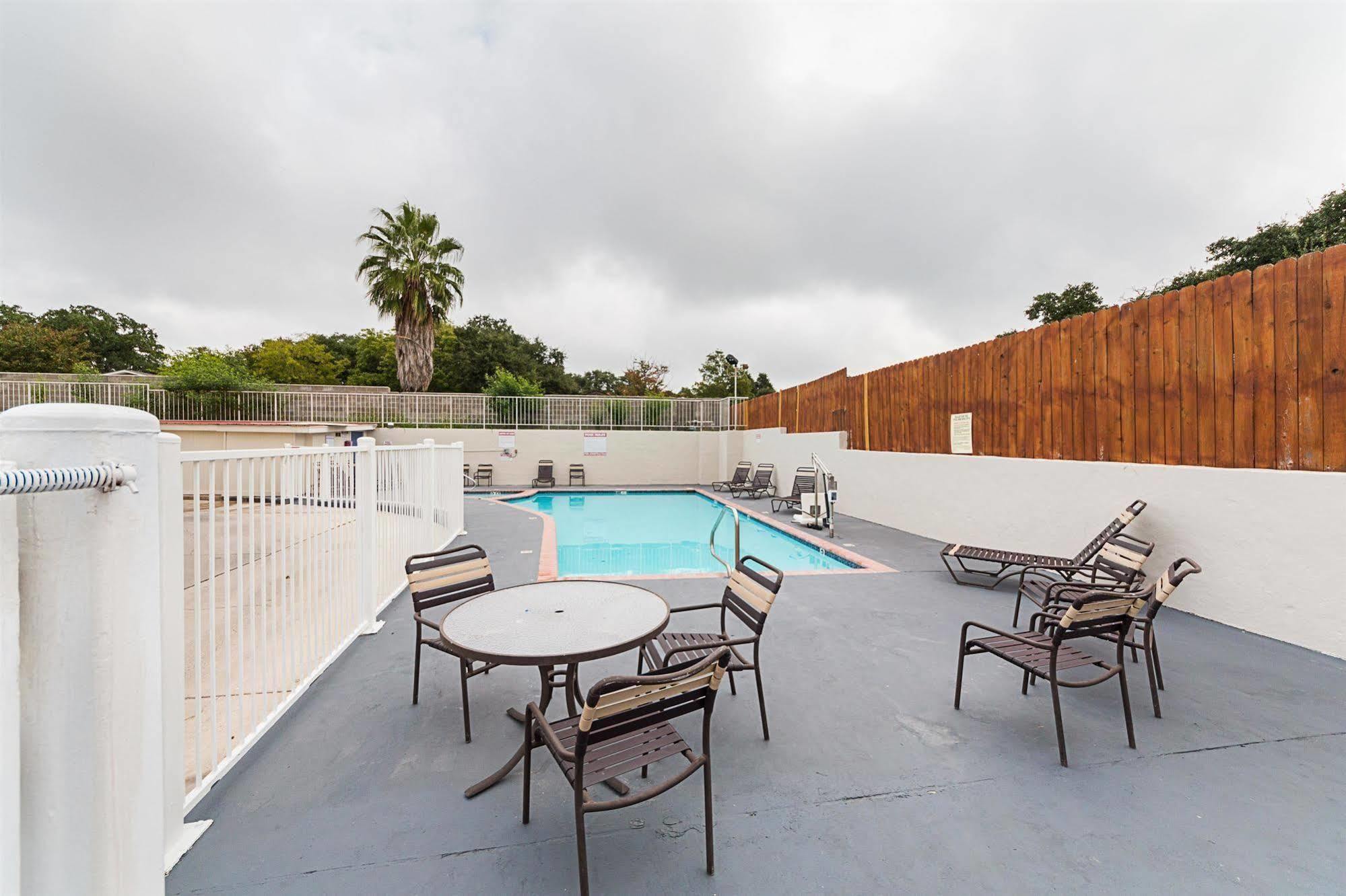 Motel 6-San Antonio, Tx - Fiesta Trails Εξωτερικό φωτογραφία