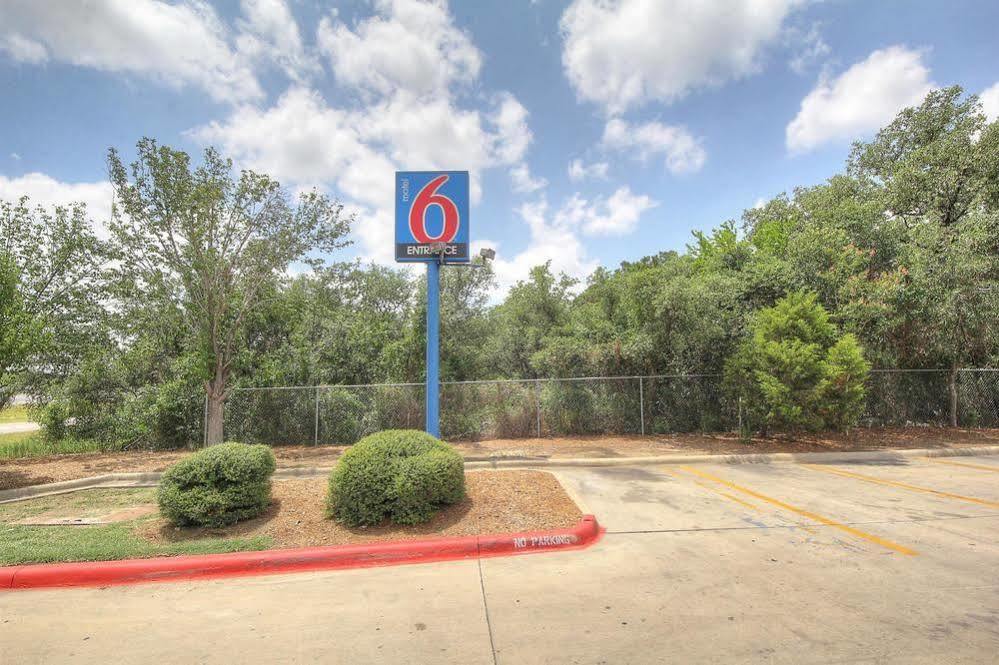 Motel 6-San Antonio, Tx - Fiesta Trails Εξωτερικό φωτογραφία